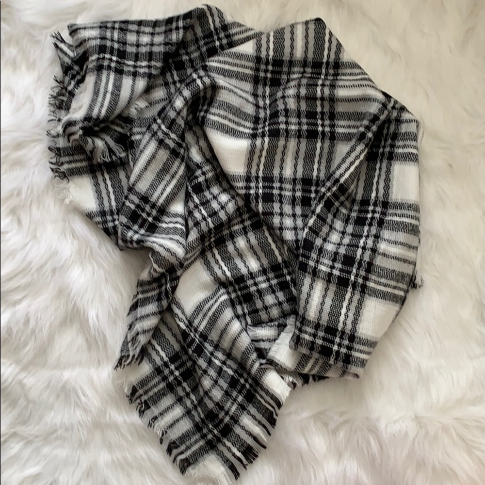 Black and white plaid blanket scarf